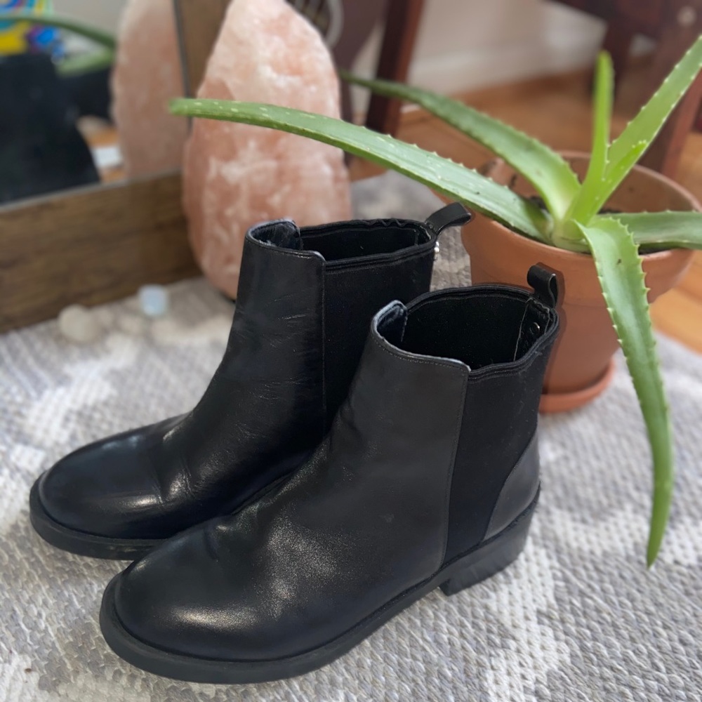 Steve Madden Black Chelsea Boots
